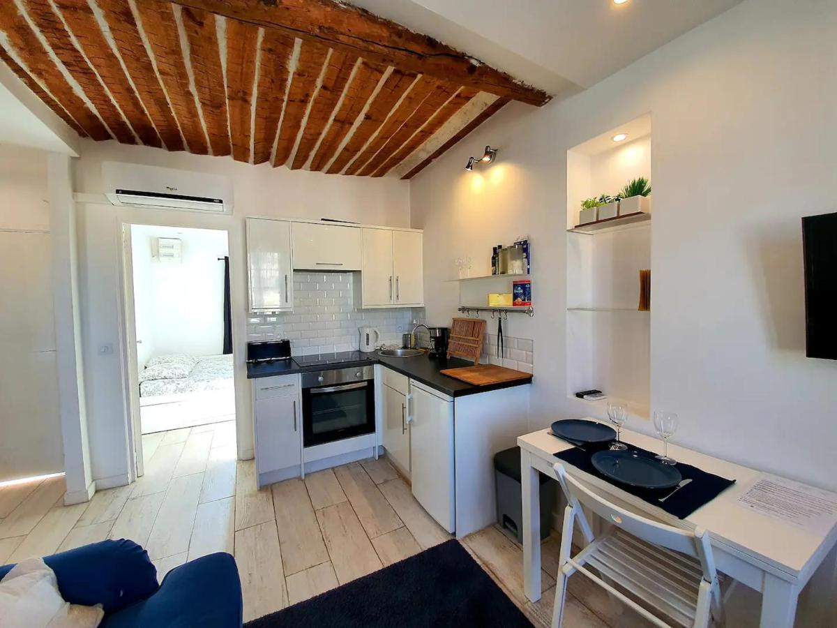Freshly Tastefully Renovated Apartments In Heart Of Old Antibes Bagian luar foto