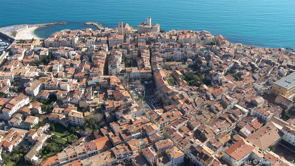Freshly Tastefully Renovated Apartments In Heart Of Old Antibes Bagian luar foto