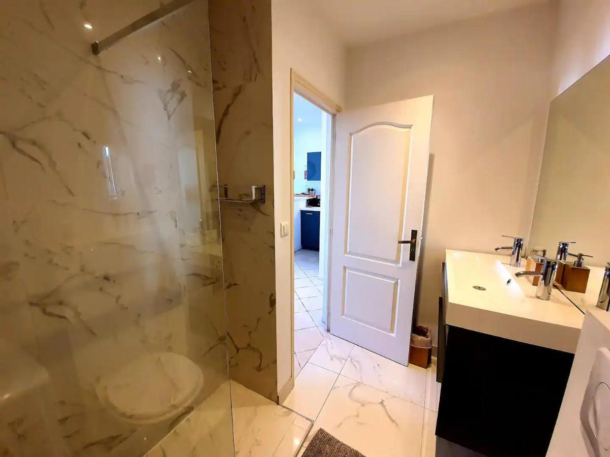 Freshly Tastefully Renovated Apartments In Heart Of Old Antibes Bagian luar foto