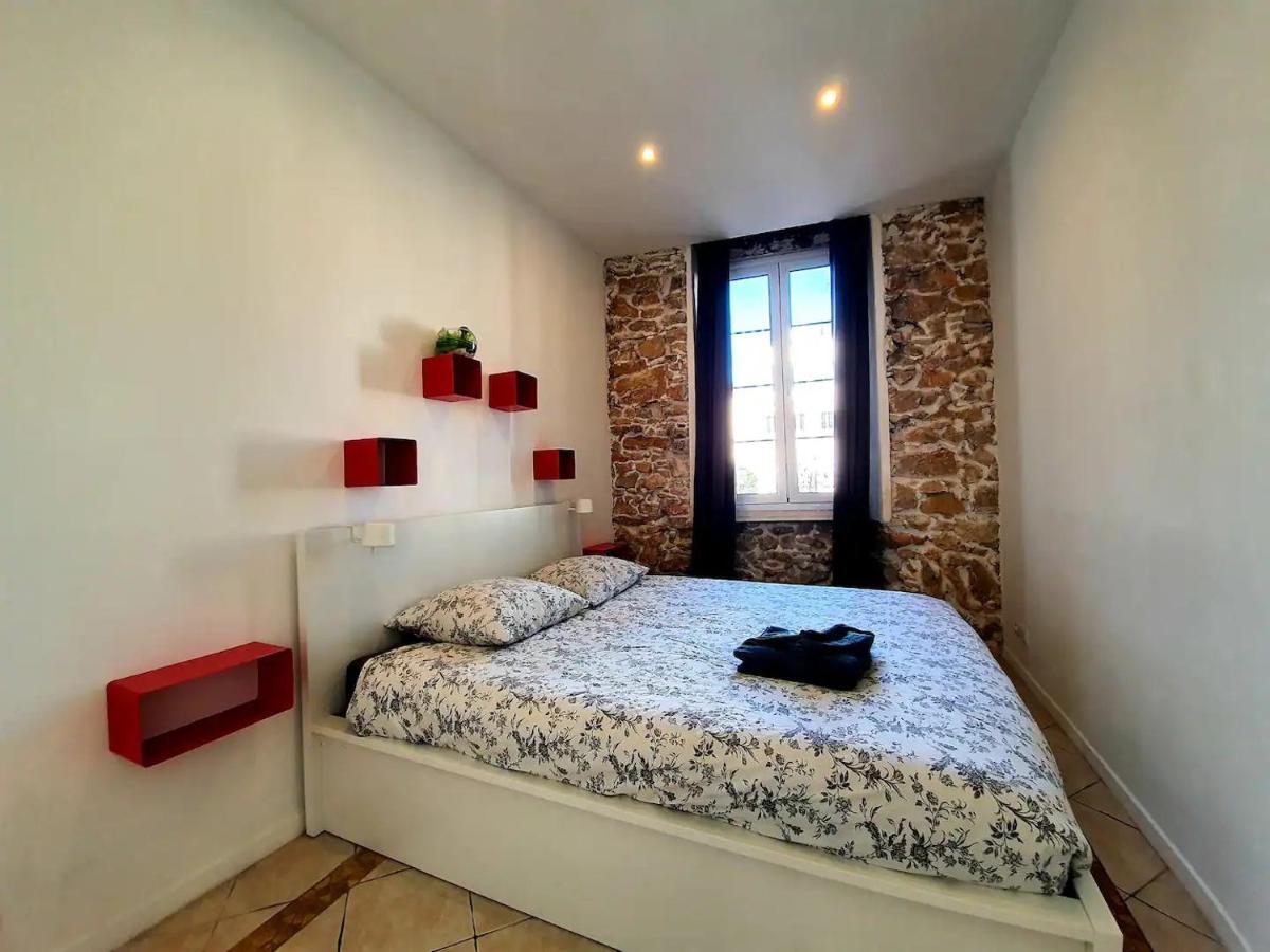 Freshly Tastefully Renovated Apartments In Heart Of Old Antibes Bagian luar foto