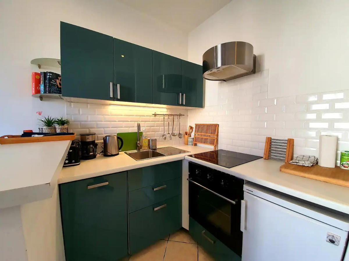 Freshly Tastefully Renovated Apartments In Heart Of Old Antibes Bagian luar foto