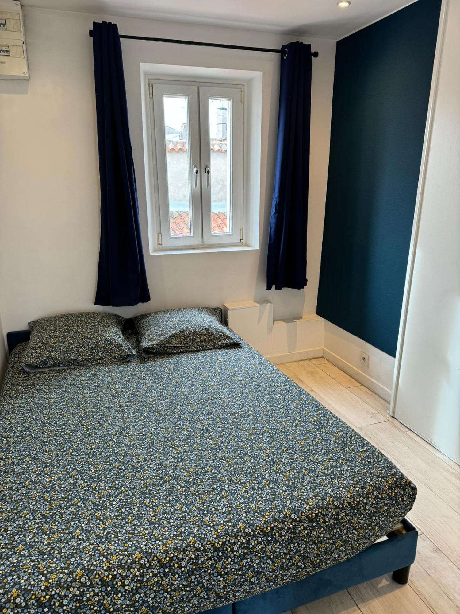 Freshly Tastefully Renovated Apartments In Heart Of Old Antibes Bagian luar foto